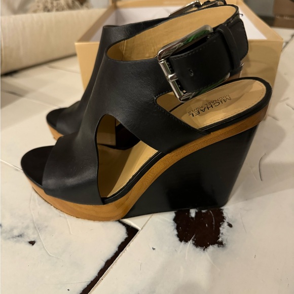 Michael Kors, Josephine wedge size 7.5 - Picture 2 of 7